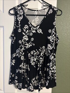 Black & White Floral V-Neck Peplum Tank Top